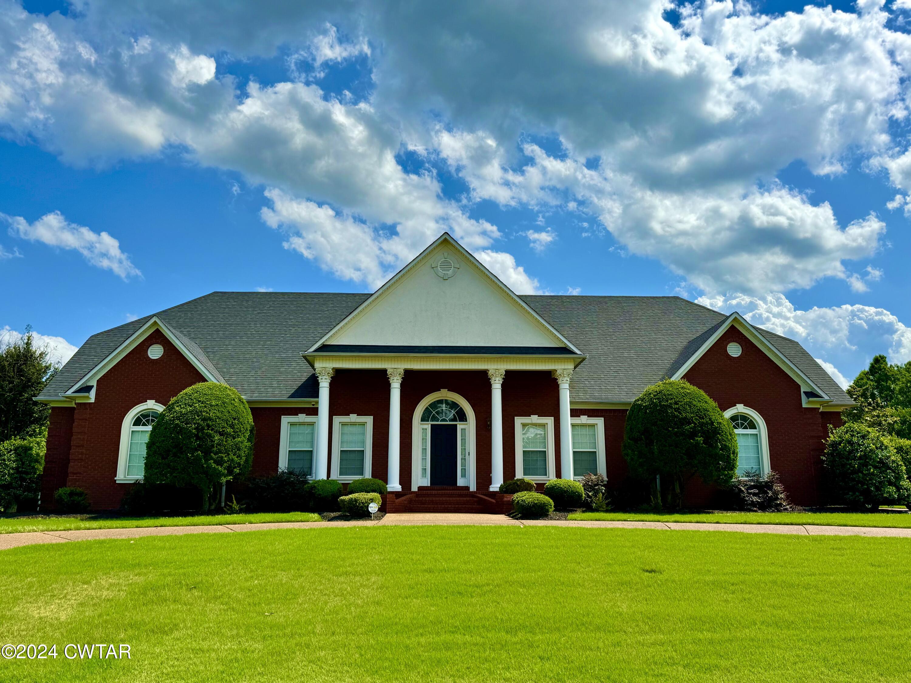 Crownpointe Cv, Jackson, TN 38305