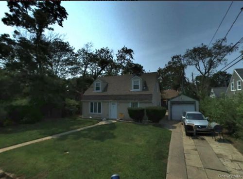 4 Clover Lane, North Hempstead, NY, 11590 | Card Image