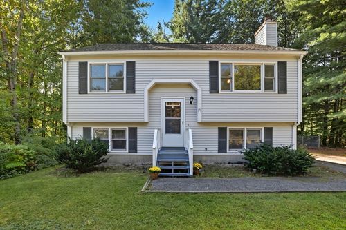 17 Douglas Dr, Ayer, MA, 01432-1002 | Card Image