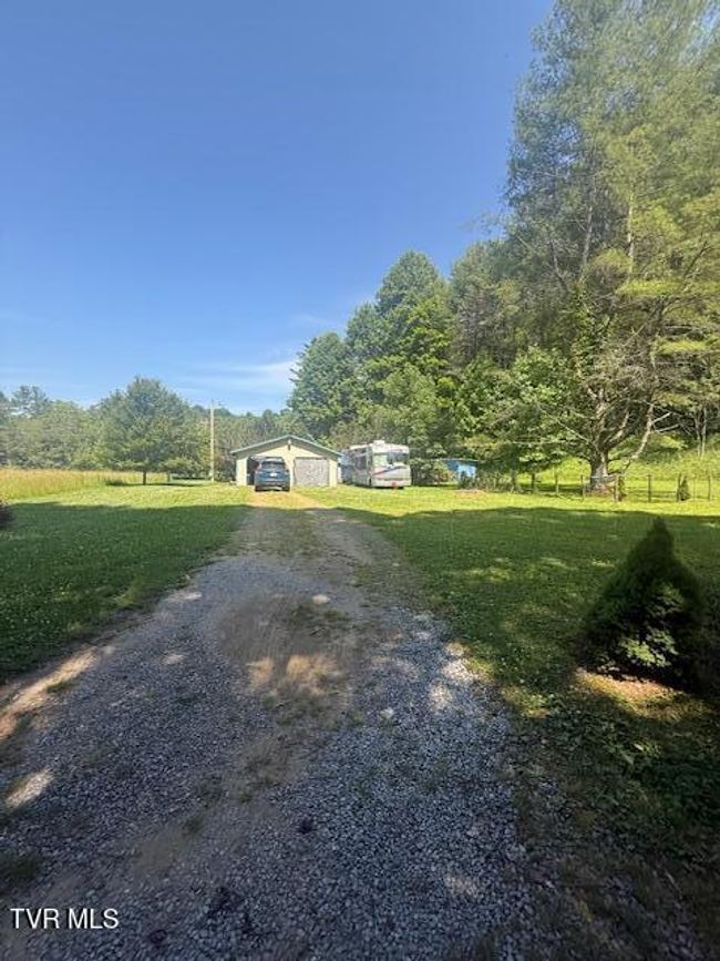 123 Mcmahan Gibbs Rd, House other with 2 bedrooms, 2 bathrooms and null parking in Roan Mountain TN | Image 16