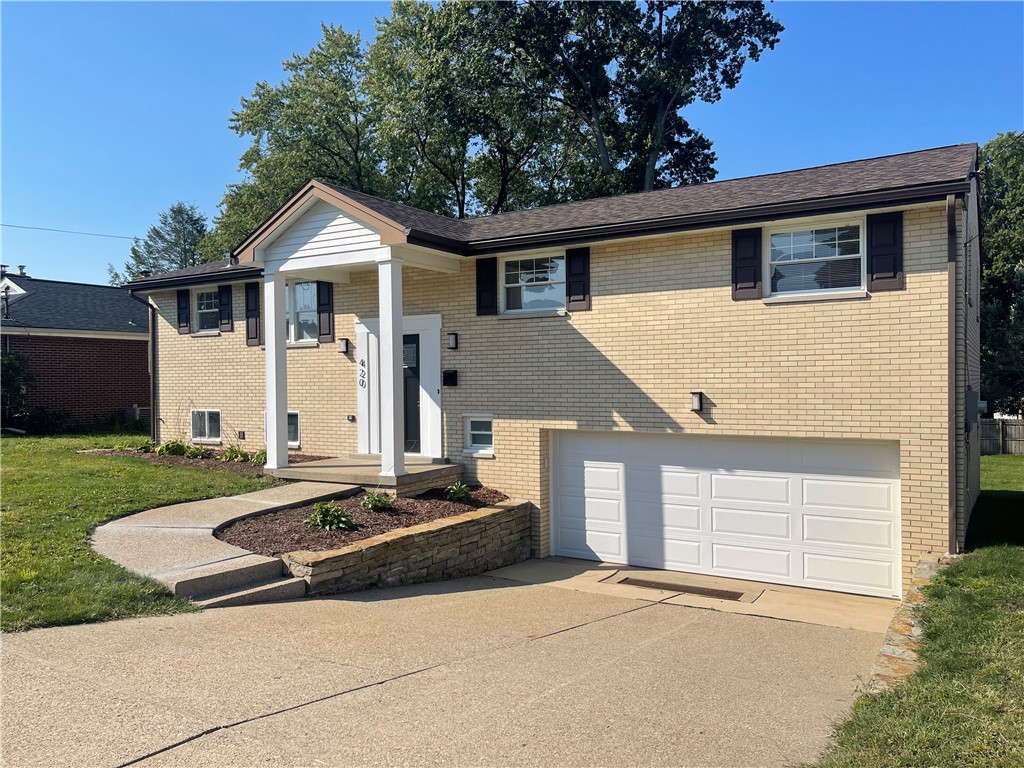 Wedgewood Dr, New Kensington, PA 15068