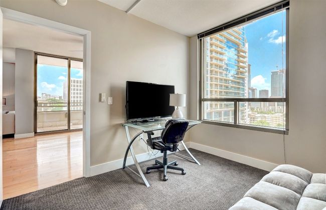 APT-1301 - 300 Bowie St, Condo with 2 bedrooms, 2 bathrooms and 2 parking in Austin TX | Image 30