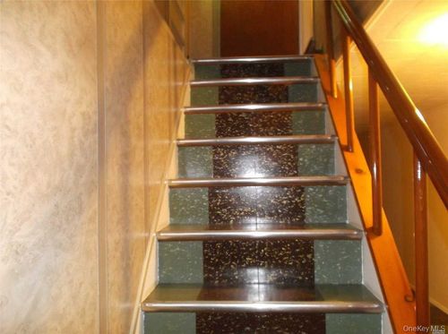 81 266th St, Glen Oaks, NY, 11004-1539 | Card Image