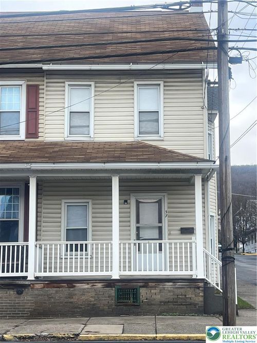 37 E Pennsylvania Ave, Pen Argyl, PA, 18072-1617 | Card Image