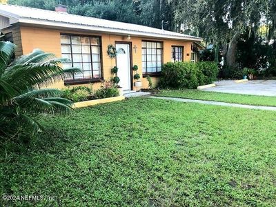 311 Summit Street, House other with 3 bedrooms, 1 bathrooms and null parking in Crescent City FL | Image 2