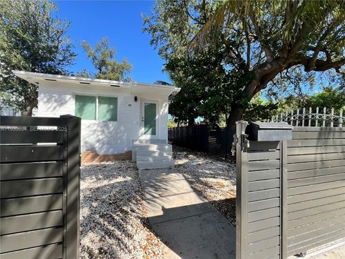 75 Ne 70th St, Miami, FL, 33138-5431 | Card Image