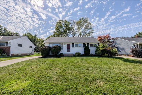 2360 Stanford Dr, Wickliffe, OH, 44092-2452 | Card Image