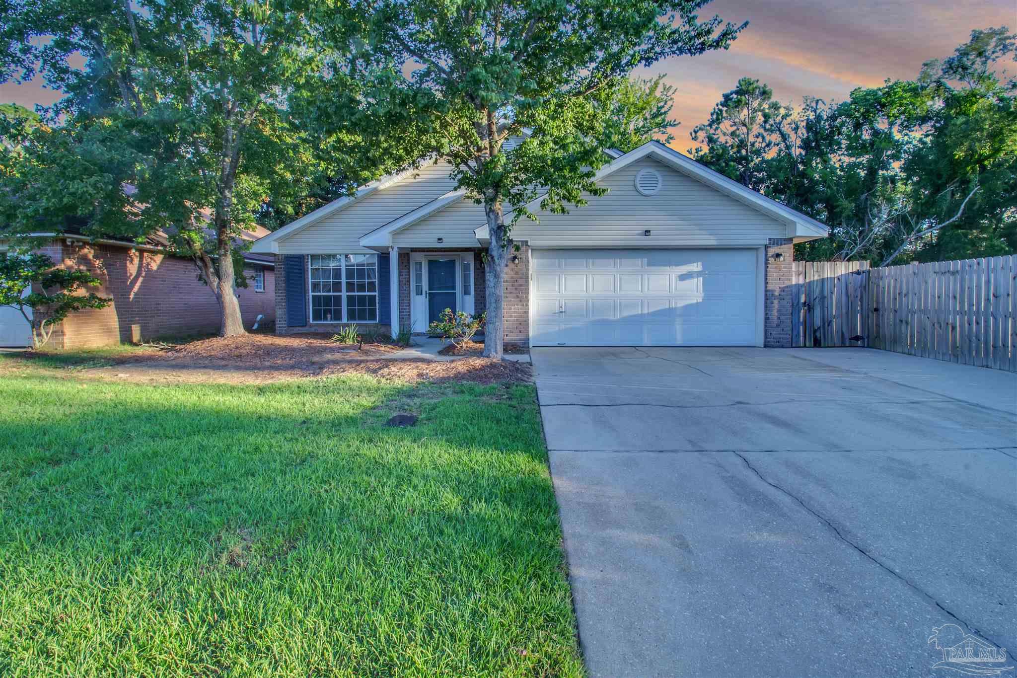 Ivalea Cir, Navarre, FL 32566
