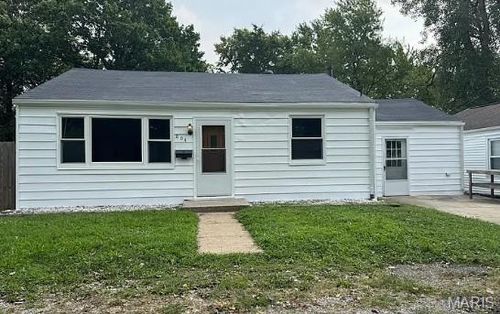 804 Dewey St, Belleville, IL, 62221-4119 | Card Image