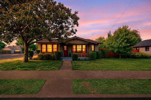 400 N 2nd Ave, Oakdale, CA, 95361-3017 | Card Image