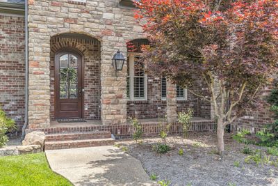 Porch w/ covered sitting area | Image 2