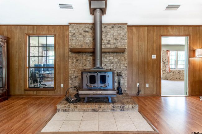 15502 County Road 1227, House other with 4 bedrooms, 2 bathrooms and null parking in Flint TX | Image 9