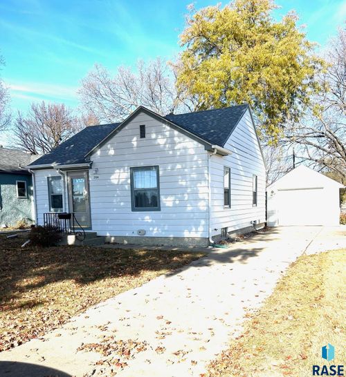 2104 22 St, Sioux Falls, SD, 57105 | Card Image