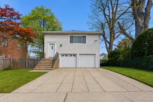 335 Winthrop St, Westbury, NY, 11590-3223 | Card Image