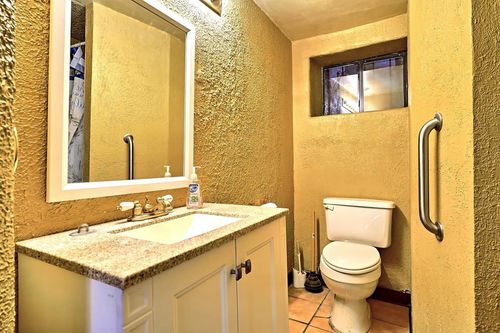 2-1508 Edith Blvd Ne, Albuquerque, NM, 87102-1676 | Card Image