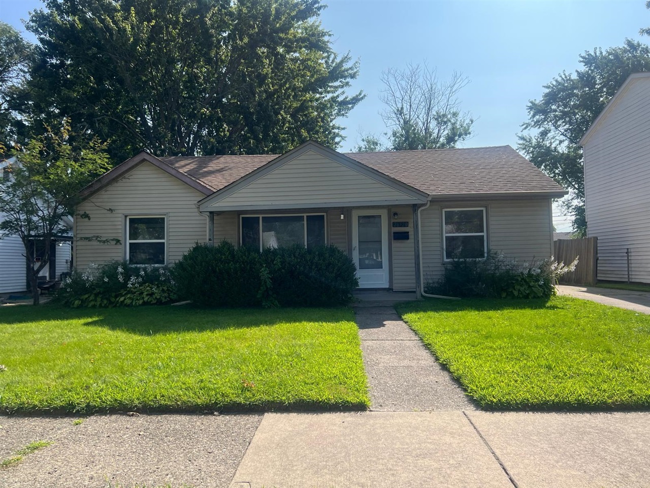 Academy St, Roseville, MI 48066