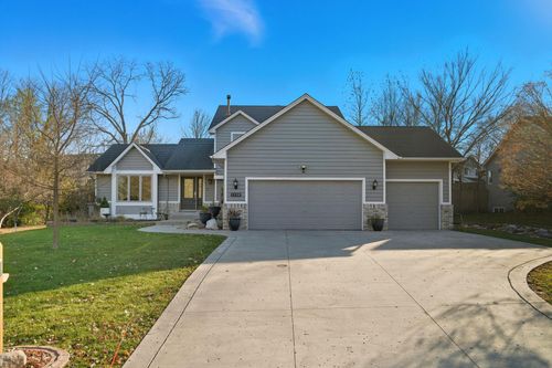 1136 County Road C2 W, Roseville, MN, 55113-1806 | Card Image