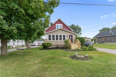 778 East And West Road, Home with 4 bedrooms, 2 bathrooms and null parking in West Seneca NY | Image 1