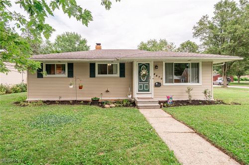 4479 Columbia Rd, North Olmsted, OH, 44070-3513 | Card Image