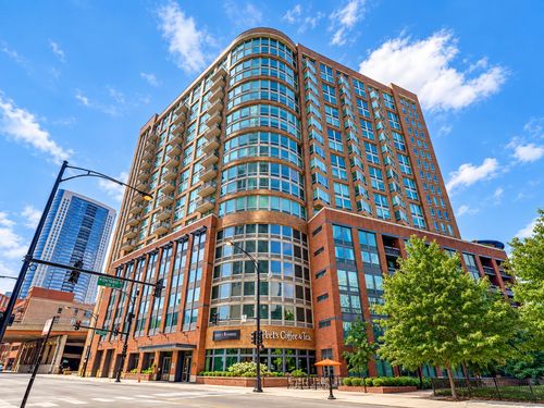 1012-600 N Kingsbury St, Chicago, IL, 60654-8122 | Card Image