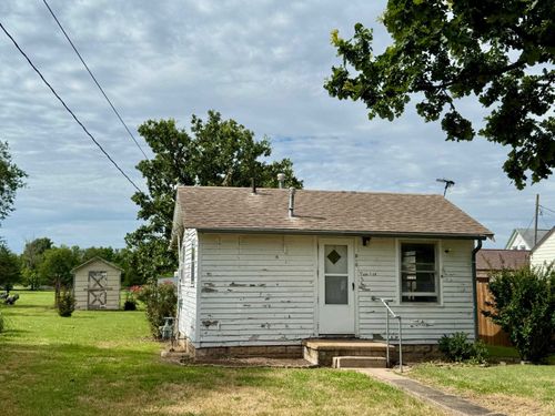 910 W College St, Wellington, KS, 67152-3537 | Card Image