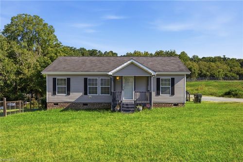 813 Young St, Thomasville, NC, 27360-2722 | Card Image