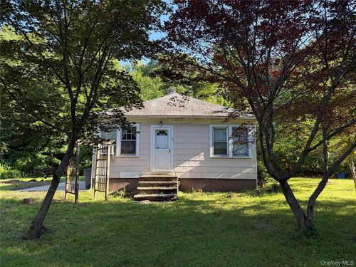 23 Post Rd, Sloatsburg, NY, 10974-1903 | Card Image