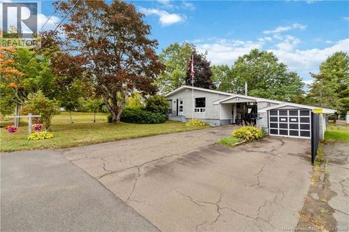 15 Rue Canada, Saint Antoine, NB, E4V1C4 | Card Image