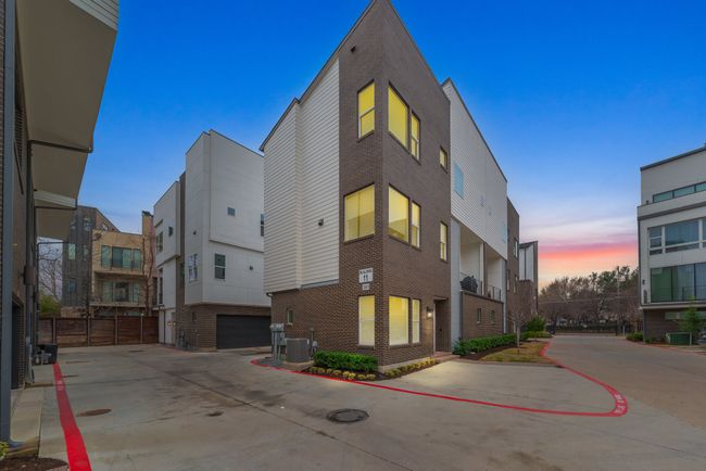 APT-1005 - 381 E Greenbriar Ln, Townhouse with 3 bedrooms, 4 bathrooms and null parking in Dallas TX | Image 5