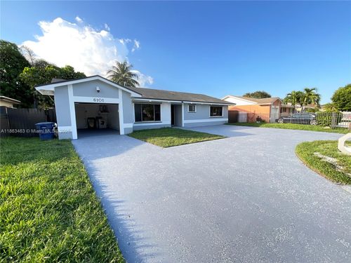 6101 Nw 199th St, Hialeah, FL, 33015-4806 | Card Image