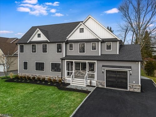 11 Laurel Pl, Fairfield, NJ, 07004-3204 | Card Image