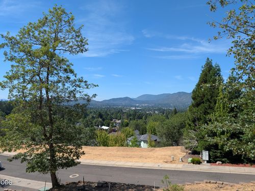 2238 Se Linden Ln, Grants Pass, OR, 97527-5293 | Card Image