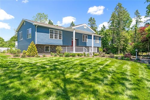 4 Shore Rd, Westerly, RI, 02891-5112 | Card Image