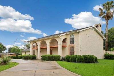 1112 Shaw Drive, House other with 4 bedrooms, 4 bathrooms and null parking in Nederland TX | Image 3