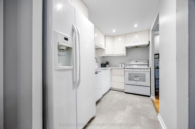 913 - 145 Hillcrest Ave, Condo with 3 bedrooms, 2 bathrooms and 1 parking in Mississauga ON | Image 16