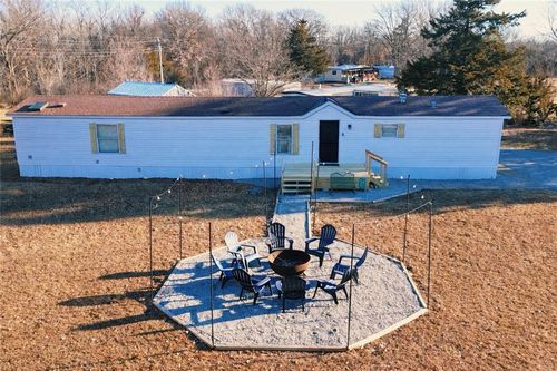 111 Racoon Ct, Gallatin, MO, 64640-8328 | Card Image