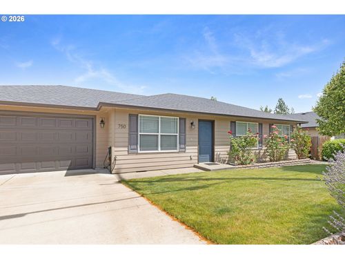 750 Se Tokay St, Winston, OR, 97496-7535 | Card Image