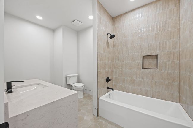 Upstairs bath | Image 35