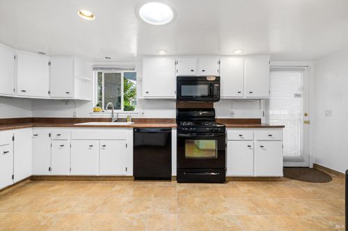 42 Cabrillo Plz, Sonoma, CA, 95476-8105 | Card Image