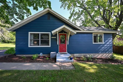 113 8th Ave, Shell Lake, WI, 54871-7612 | Card Image