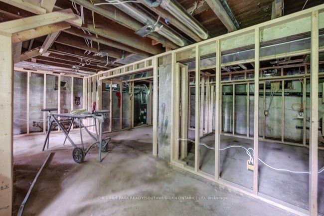 1030 Dundas St S, House other with 4 bedrooms, 1 bathrooms and 4 parking in Cambridge ON | Image 17