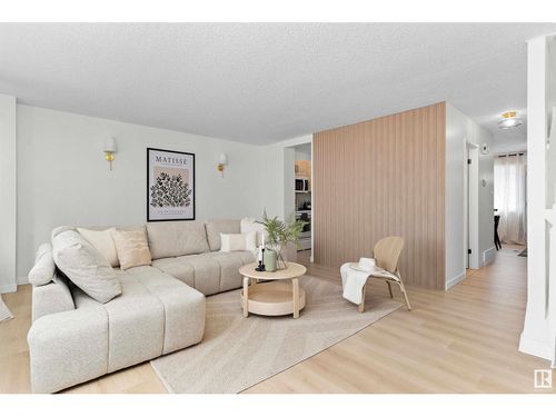 717 Village On The Green Nw, Edmonton, AB, T5A1H2 | Card Image