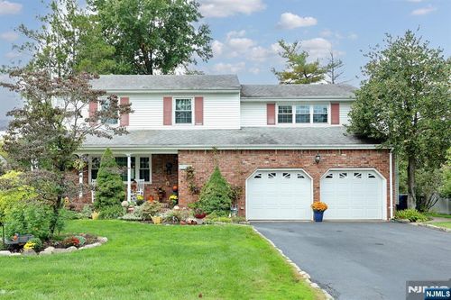 517 Marion Ln, Paramus, NJ, 07652-4721 | Card Image
