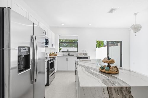 10537 W 32nd Ln, Hialeah, FL, 33018-2113 | Card Image
