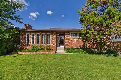 5 Chisholm Cres Nw, Calgary, AB, T2L0Y9 | Card Image