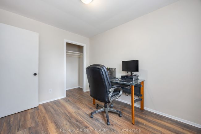 12 Sunset Ave, House other with 5 bedrooms, 2 bathrooms and 8 parking in Warwick ON | Image 18