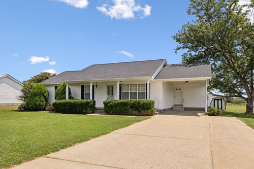 685 Edgefield Dr, Hohenwald, TN, 38462-1967 | Card Image