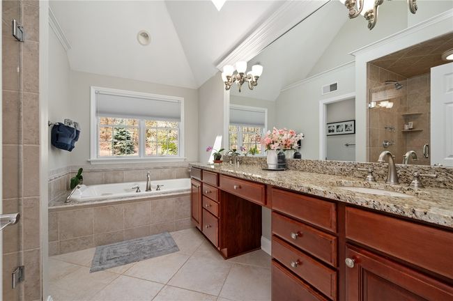 205 Erin Dr, House other with 5 bedrooms, 5 bathrooms and 3 parking in Cranberry Twp PA | Image 25