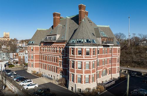 255 Warner St, Cincinnati, OH, 45219-1261 | Card Image