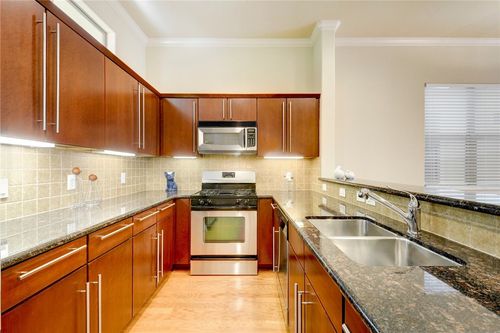 13-1115 Kinney Ave, Austin, TX, 78704-2160 | Card Image